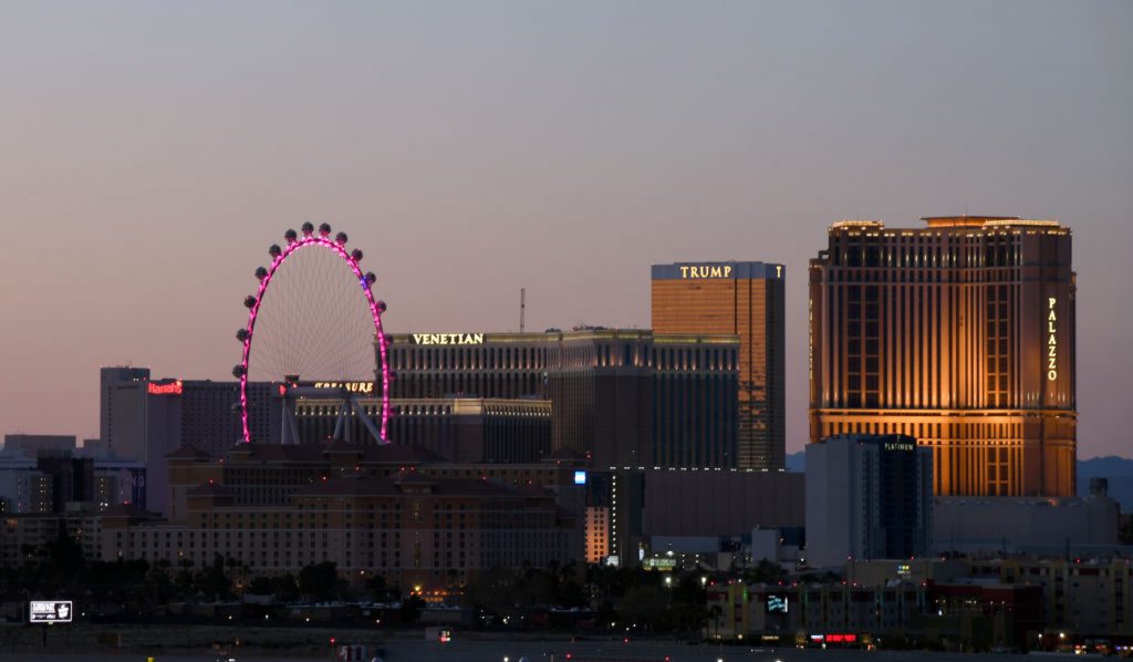 受全球公卫影响，世界最大赌城美国拉斯维加斯在3月中「熄灯」停业