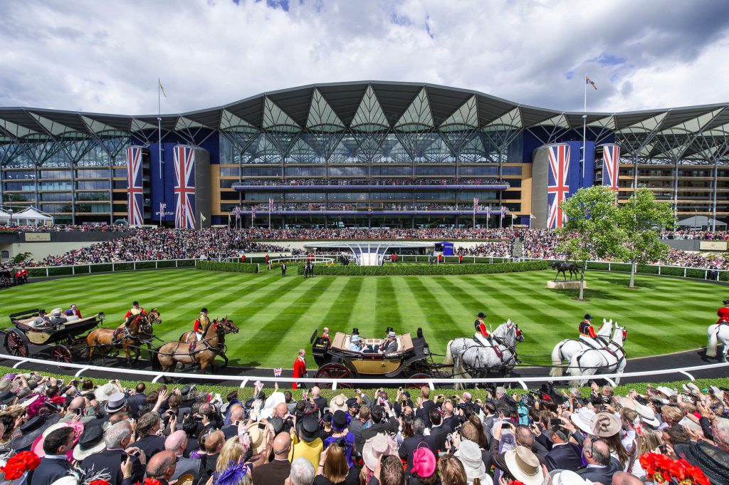 每年六月的第三周，迎来一年一度堪称世界上最豪华、最奢侈的英国皇家赛马会。