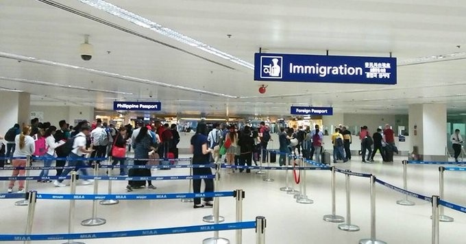 菲律宾机场出入境人潮