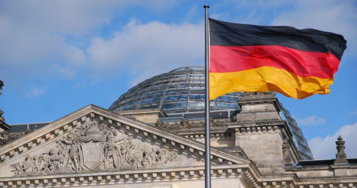 德国今年三月批准了该立法草案，而当GlüNeuRStV通知该机构时，欧盟委员会则未进行任何干预。