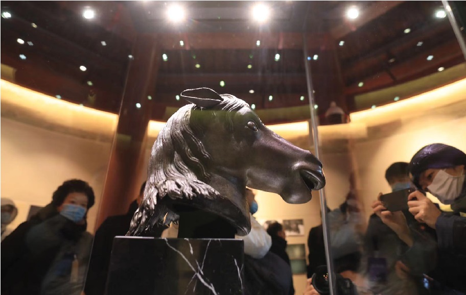 回归北京圆明园的马首铜像