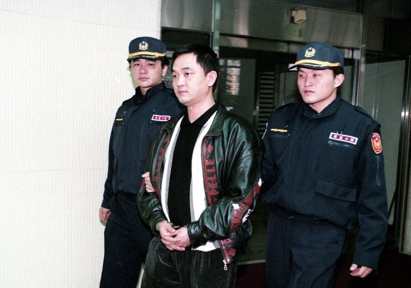 陳盈助 早期涉軍火走私案被判刑8年
