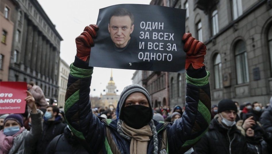 俄罗斯反对派领袖纳瓦尼尔支持者上街抗议被捕