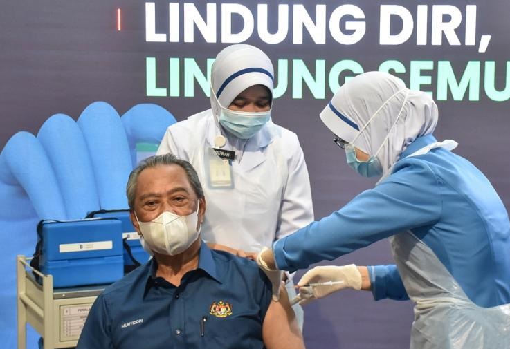 马来西亚总理幕尤丁成为马来西亚施打疫苗第一人