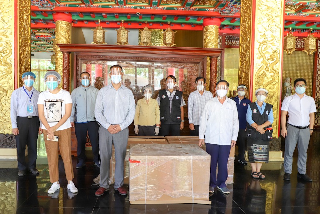 金三角经济特区管理委员会向老挝中央赠送医疗物资