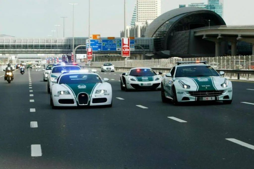 迪拜警方又有新警用车阵容亮相