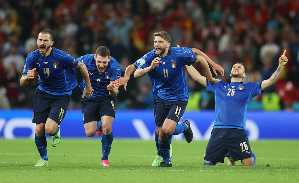 意大利在残酷的点球大战胜西班牙晋级决赛